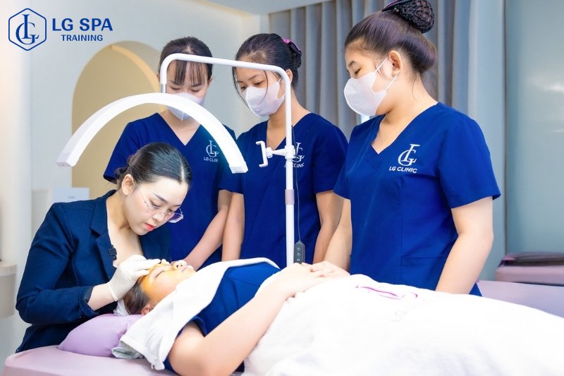 nghề không cần tiếng anh - nghề spa thẩm mỹ