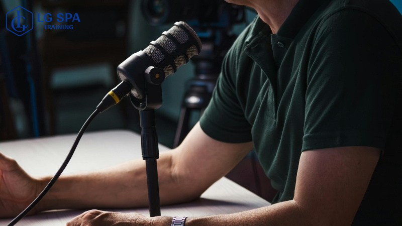 nghề phát thanh viên cho người giỏi giao tiếp