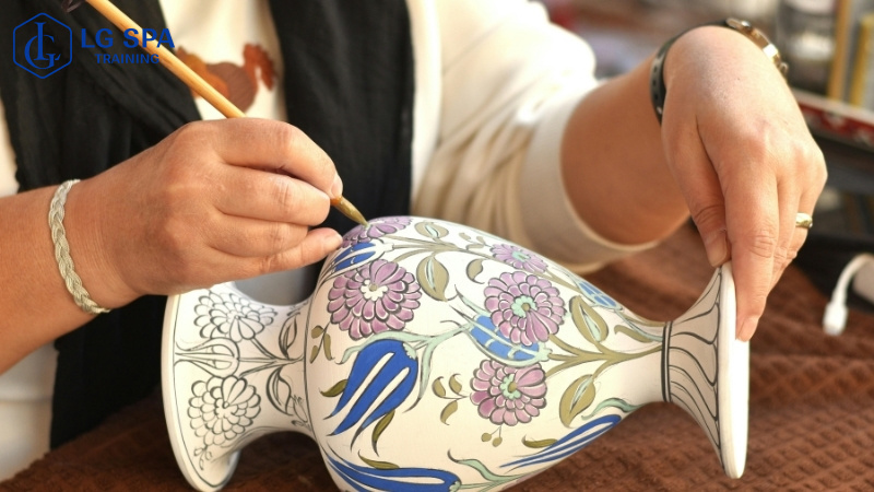 nghề thủ công mỉ nghệ cần cẩn thận tỉ mỉ