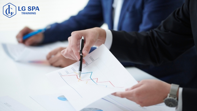 nhân viên kinh doanh hợp với người giỏi giao tiếp