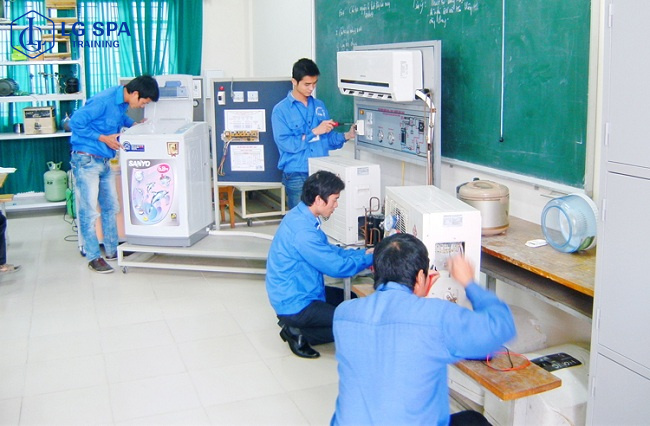 40 tuổi học nghề sửa chữa điện lạnh