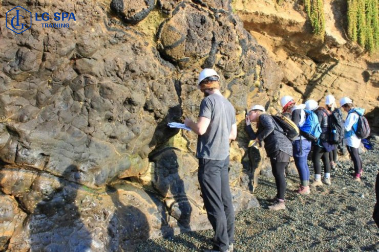 ngành kĩ thuật địa chất ít người học