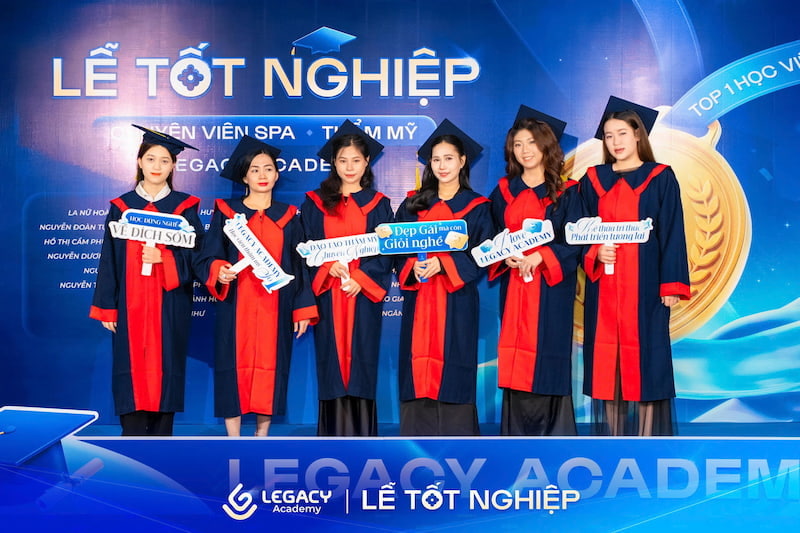 Khoảng khắc lễ tốt nghiệp tại Legacy Academy